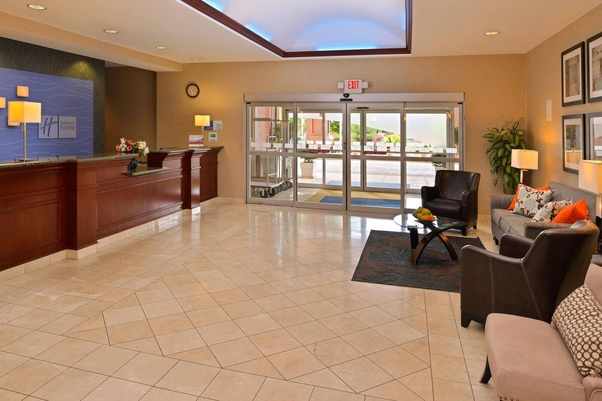 Holiday Inn Express Hotel & Suites Albany By Ihg Exterior foto